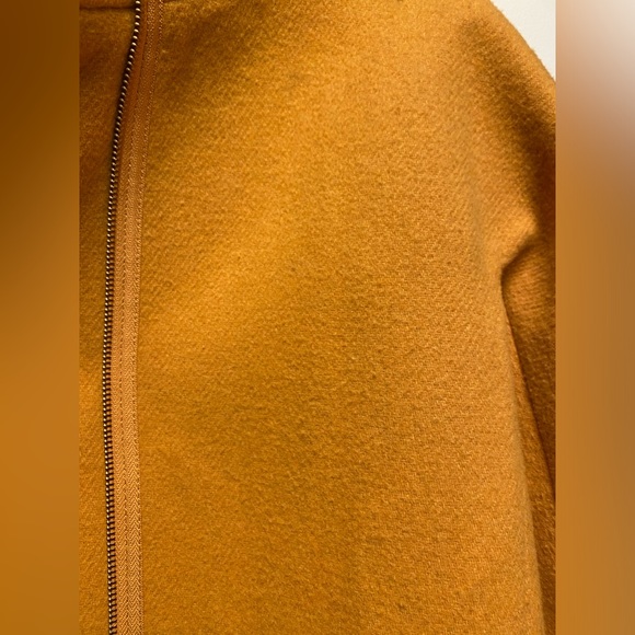 Yellow Coat - Picture 4 of 11